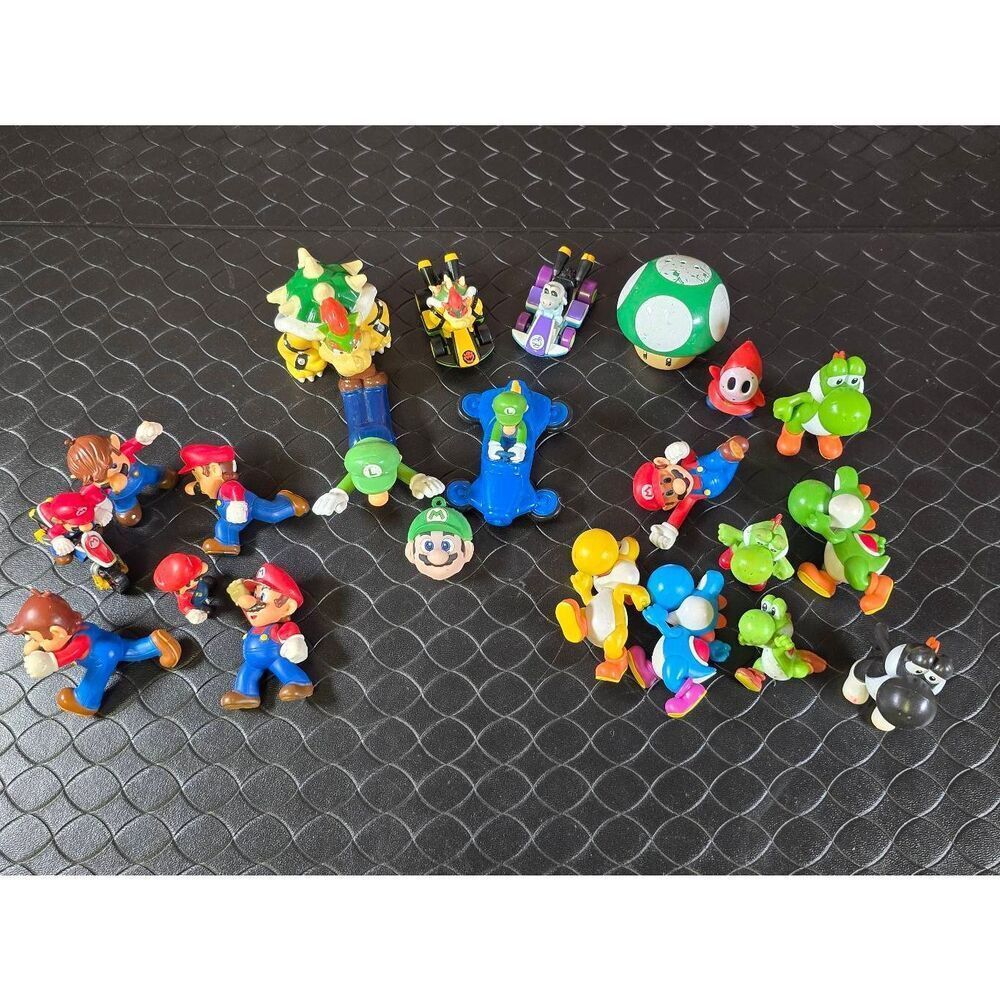 20+ Nintendo Super Mario Figurine Lot #B15